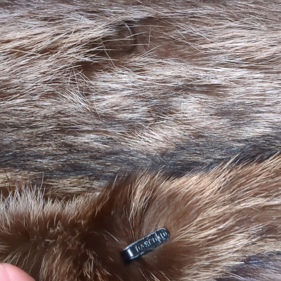 Racoon Jacket vintage size 10-12. Length to upper thigh. - Picture 11 of 12